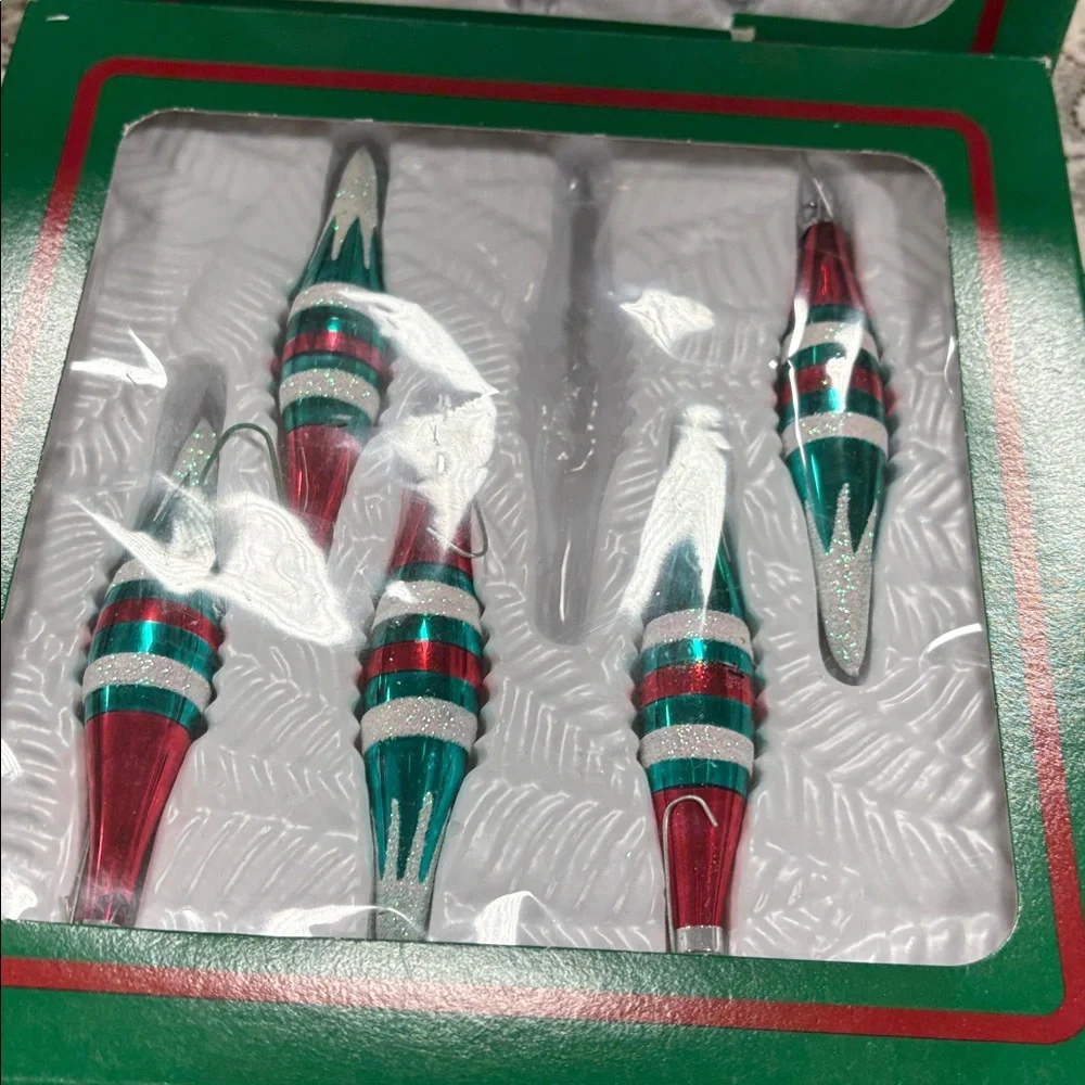 Festive Red and Green Christmas tear drop Ornaments Set